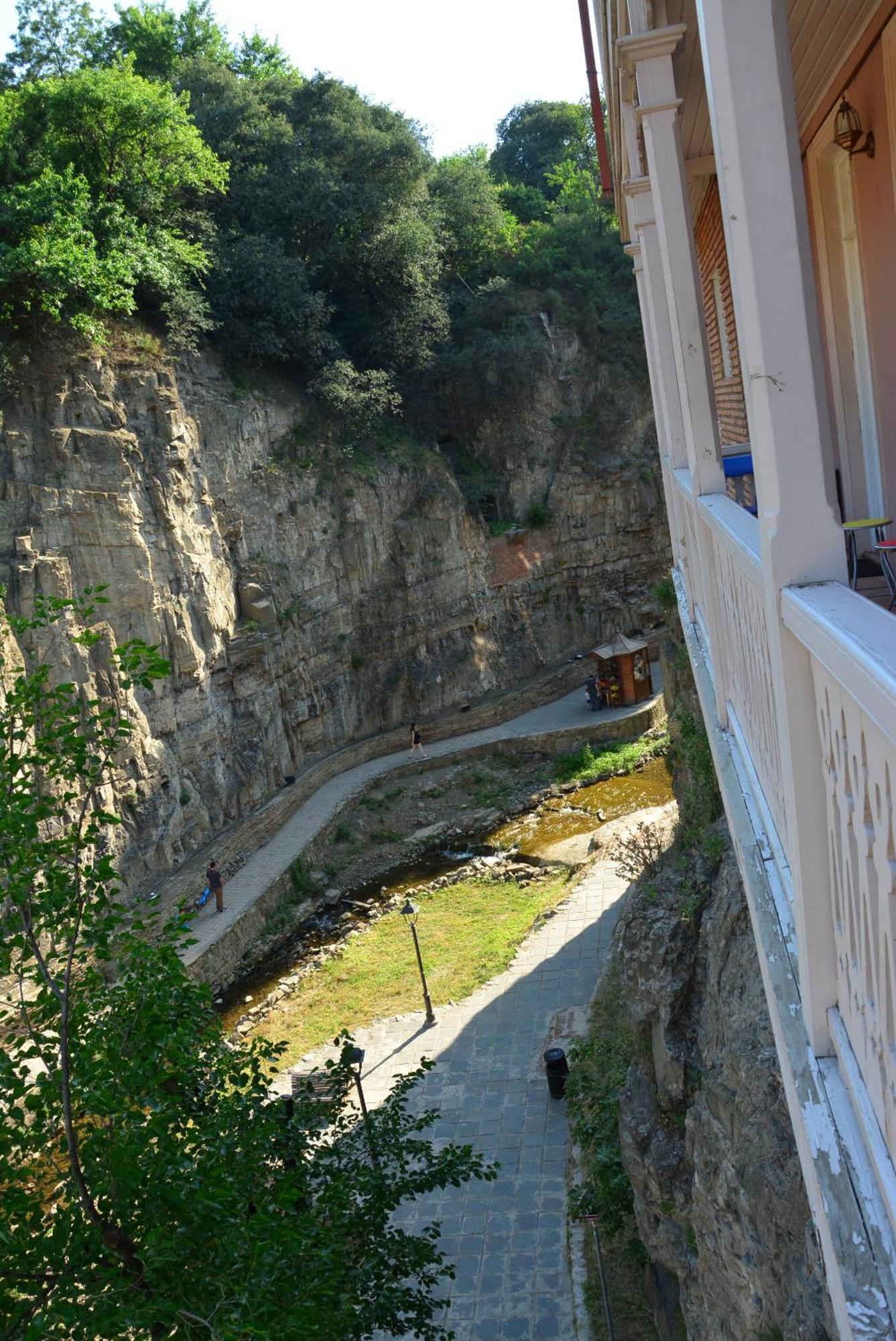 Hotel Canyon ティビリシ エクステリア 写真
